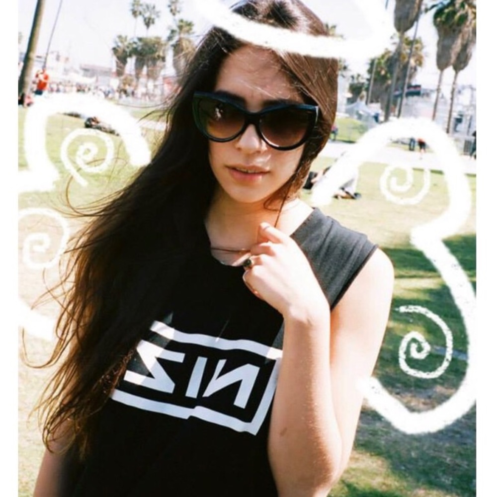 🖤 ISO Petals & Peacocks SIN shirt🖤 ❌not for sale